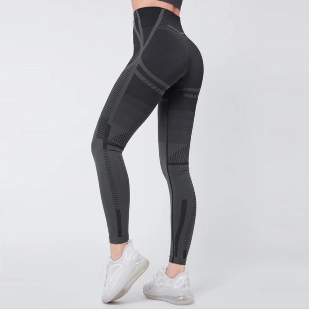 Gymshark Geometric Leggings in Black